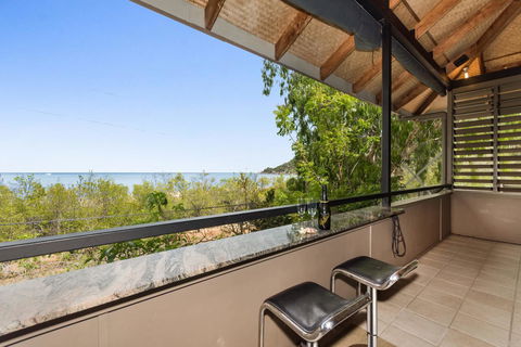 Absolute Beachfront - Dalby Accommodation 3