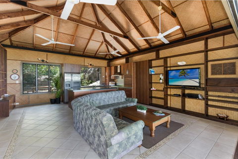 Absolute Beachfront - Dalby Accommodation 7