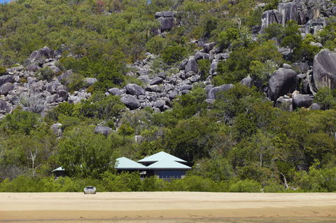 Absolute Beachfront - Dalby Accommodation 9