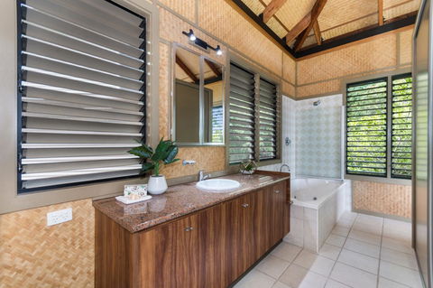 Absolute Beachfront - Dalby Accommodation 2