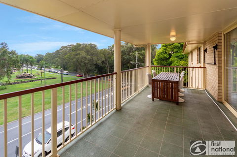 Immaculate Spacious Second Floor Unit Overlooking Pristine Parklands - Dalby Accommodation 2