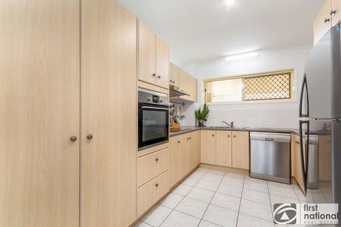 Immaculate Spacious Second Floor Unit Overlooking Pristine Parklands - Dalby Accommodation 7