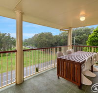 Immaculate Spacious Second Floor Unit Overlooking Pristine Parklands - Dalby Accommodation