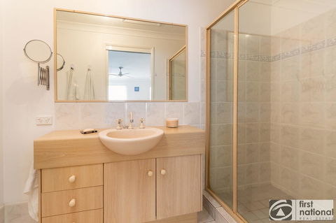 Immaculate Spacious Second Floor Unit Overlooking Pristine Parklands - Dalby Accommodation 13