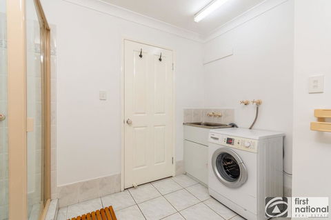 Immaculate Spacious Second Floor Unit Overlooking Pristine Parklands - Dalby Accommodation 5