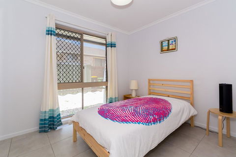 Lowset Home On The Canal - Dolphin Dr, Bongaree - Dalby Accommodation 17
