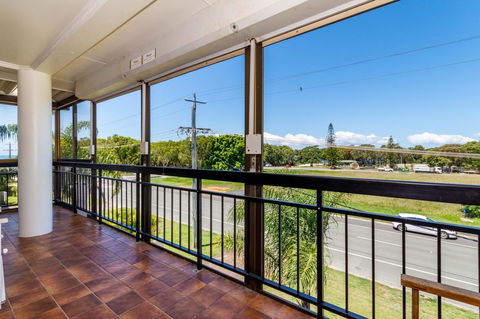 Spacious Unit Overlooking Moreton Bay - Boyd St, Woorim - Dalby Accommodation 9