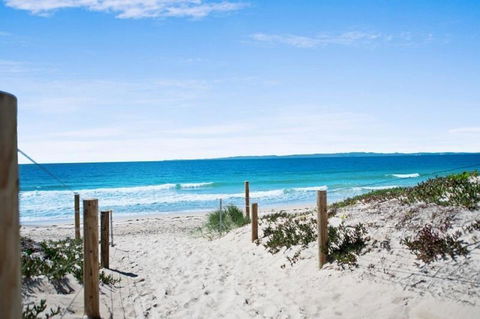 Spacious Unit Overlooking Moreton Bay - Boyd St, Woorim - Dalby Accommodation 1