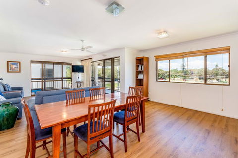 Spacious Unit Overlooking Moreton Bay - Boyd St, Woorim - Dalby Accommodation 7