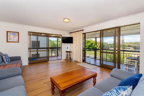 Spacious Unit Overlooking Moreton Bay - Boyd St, Woorim - Dalby Accommodation 11