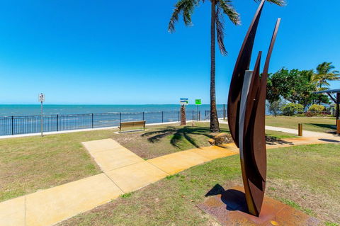 Waterviews,Pool, Wifi Its All Here !- Welsby Pde, Bongaree - Dalby Accommodation 8