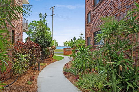 Waterviews,Pool, Wifi Its All Here !- Welsby Pde, Bongaree - Dalby Accommodation 15