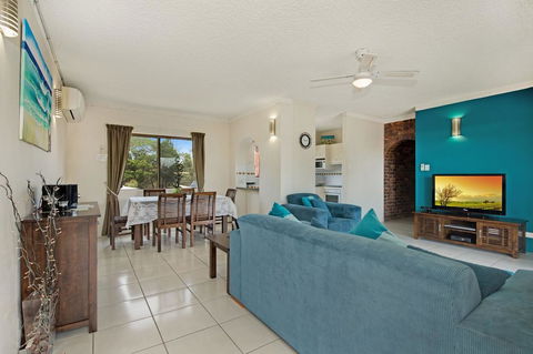 Waterviews,Pool, Wifi Its All Here !- Welsby Pde, Bongaree - Dalby Accommodation 22
