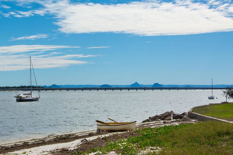 Waterviews,Pool, Wifi Its All Here !- Welsby Pde, Bongaree - Dalby Accommodation 6