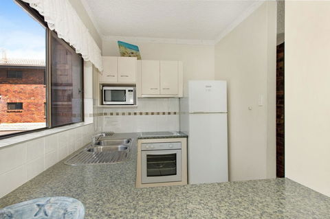 Waterviews,Pool, Wifi Its All Here !- Welsby Pde, Bongaree - Dalby Accommodation 5