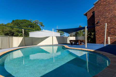 Waterviews,Pool, Wifi Its All Here !- Welsby Pde, Bongaree - Dalby Accommodation 13