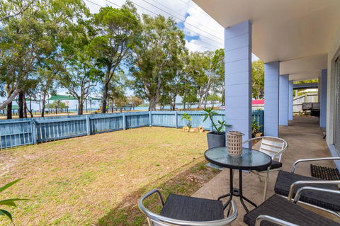 Charm And Comfort In This Ground Floor Unit With Water Views! Welsby Pde, Bongaree - Dalby Accommodation 0