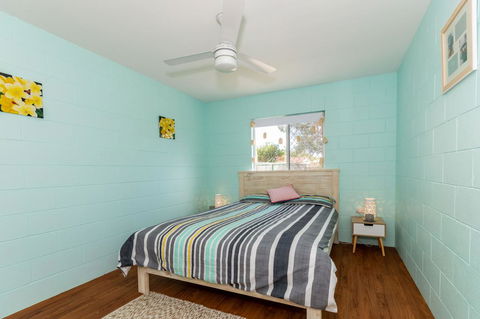 Charm And Comfort In This Ground Floor Unit With Water Views! Welsby Pde, Bongaree - Dalby Accommodation 9