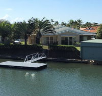 Private Canal Duplex with Pontoon - Oleander Drive Bongaree - Dalby Accommodation