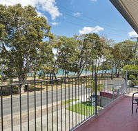 First floor unit close to shops park and waterfront - Dalby Accommodation