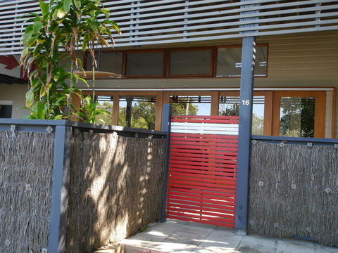 A AAA C-SHACK - Dalby Accommodation 1
