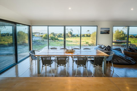 Sawyers Bay Shacks - Dalby Accommodation 1