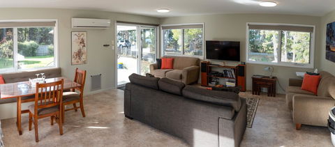 Adventure Bay Holiday Home - Dalby Accommodation 4