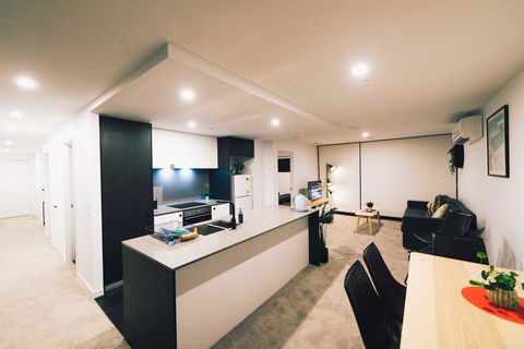 Mid Night Apartment Canberra City Onsite Parking - Dalby Accommodation 1