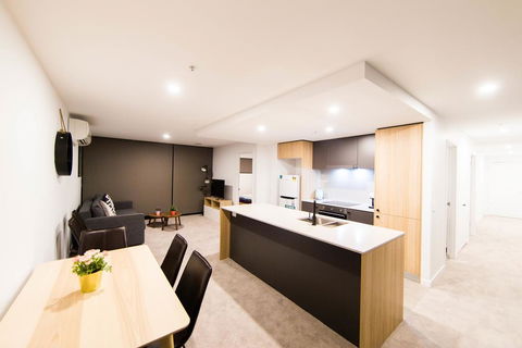 Mid Night Apartment Canberra City Onsite Parking - Dalby Accommodation 2
