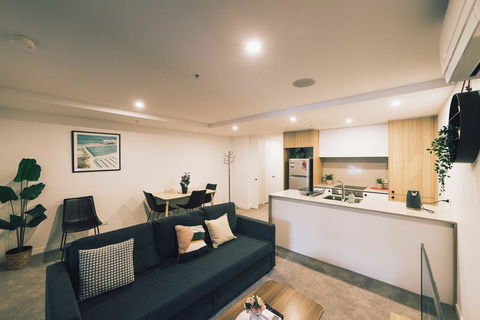Mid Night Apartment Canberra City Onsite Parking - Dalby Accommodation 3