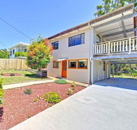 'Beach Break 2' 2/10 Lionel St - downstairs unit with Aircon - Dalby Accommodation
