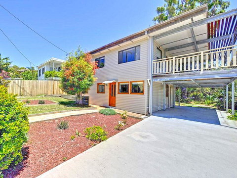 'Beach Break 2', 2/10 Lionel St - Downstairs Unit With Aircon - Dalby Accommodation 0