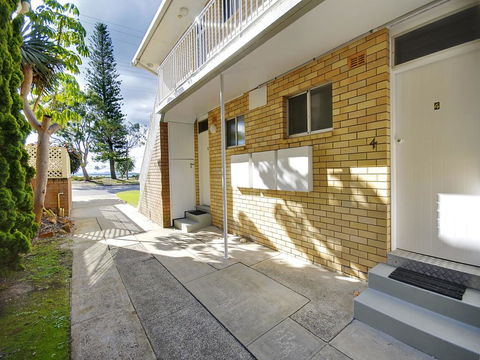 'Beachside' Shoal Bay, Unit 4 - Dalby Accommodation 0