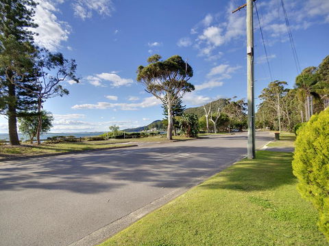 'Beachside' Shoal Bay, Unit 4 - Dalby Accommodation 3