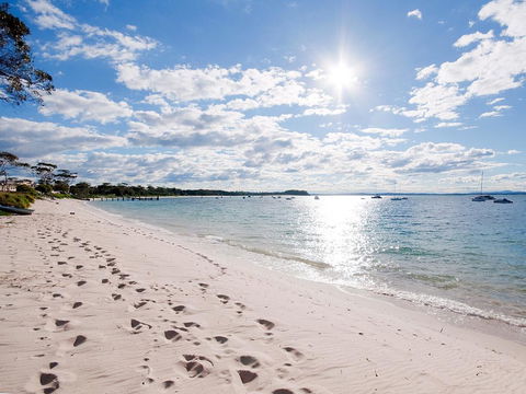 'Beachside' Shoal Bay, Unit 4 - Dalby Accommodation 1