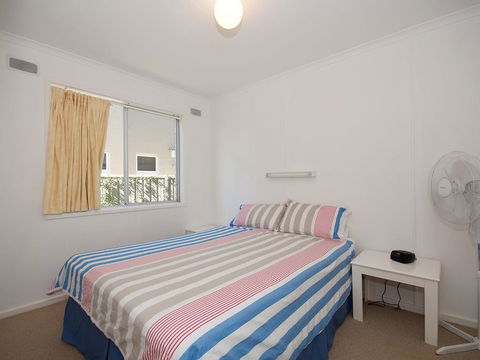 'Beachside' Shoal Bay, Unit 4 - Dalby Accommodation 2