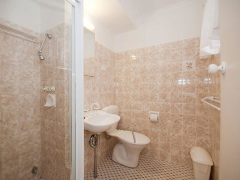 'Beachside' Shoal Bay, Unit 6 - Dalby Accommodation 1