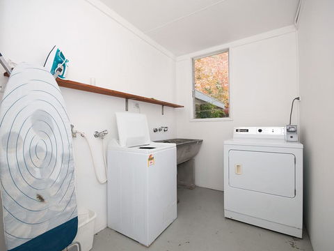 'Beachside' Shoal Bay, Unit 6 - Dalby Accommodation 3