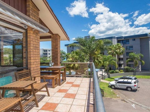 'COLUMBIA VIEWS', 2/9 COLUMBIA CLOSE - AIRCON, WIFI, NETFLIX, VIEWS & BOAT PARKING - Dalby Accommodation 1