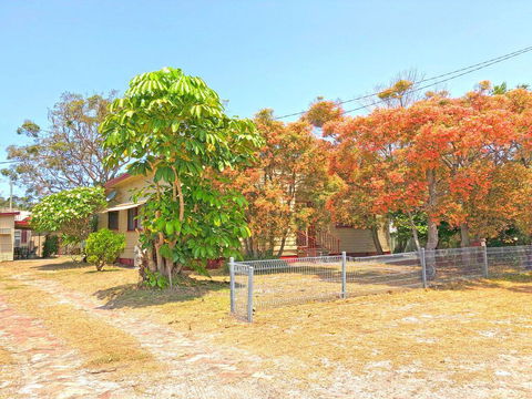 'Daves Place', 27 Rigney St - Holiday House With WIFI, Aircon & Boat Parking - Dalby Accommodation 0
