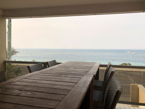 'Mooring Two Upstairs', 23 Shoal Bay Rd - Stunning Views, WIFI, Air Conditioning And Boat Parking - Dalby Accommodation 1