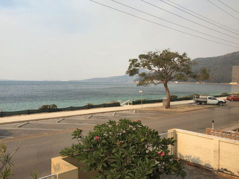 'Mooring Two Upstairs', 23 Shoal Bay Rd - Stunning Views, WIFI, Air Conditioning And Boat Parking - Dalby Accommodation 2