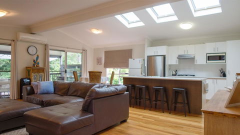 'RIVERSIDE RETREAT' 544 Ocean Drive, North Haven - Dalby Accommodation 3
