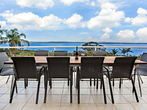 'The Bay', 25 Wallawa Rd - Huge Home With Aircon, Spectacular Views & Chromecast - Dalby Accommodation 3