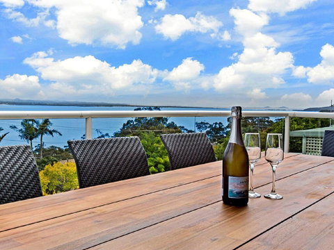 'The Bay', 25 Wallawa Rd - Huge Home With Aircon, Spectacular Views & Chromecast - Dalby Accommodation 1