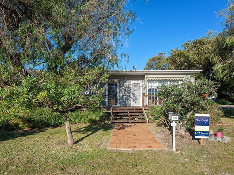 'The Croft' 11 Boulder Bay Rd - Cosy Beach House With Aircon & Only 270m To The Beach - Dalby Accommodation 0