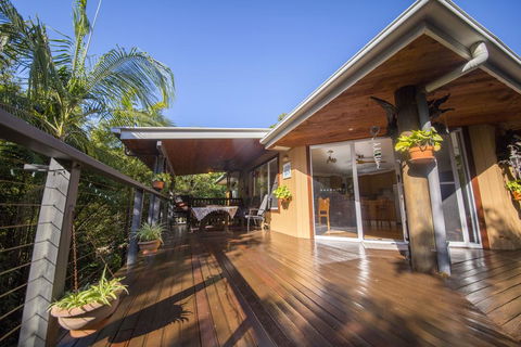 'The Tree House.' Treetop Living Near The Ocean, Coolum Beach, QLD, Australia - Dalby Accommodation 2