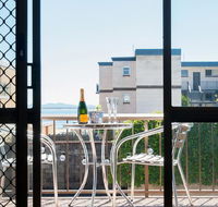 1 'BAHIA' 47 RONALD AVE - GREAT LOCATION WITH FILTERED WATER VIEWS - Dalby Accommodation