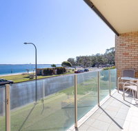 1 'Little Hut' 20 Kurrawa Close - Spectacular Water Views NBN  Air Conditioned - Dalby Accommodation
