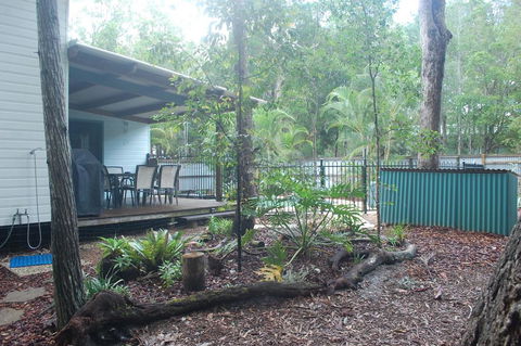 1 Naiad Court - Lowset Family Home With Swimming Pool And Covered Deck. Pet Friendly - Dalby Accommodation 2